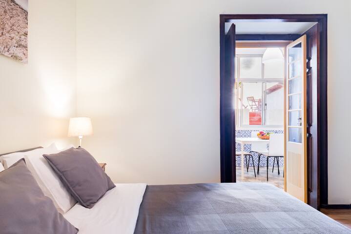 Belém Vintage Superb Private Terrace with amazing view to Igreja da Memória gallery image 3