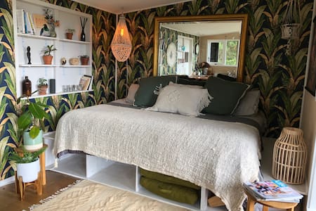 Raglan LoveNest - Romantic escape nestled inNature