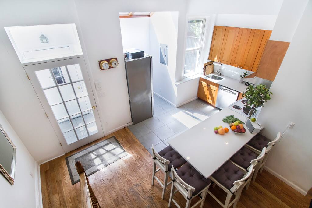 Master Kitchen w. Full Dining Island