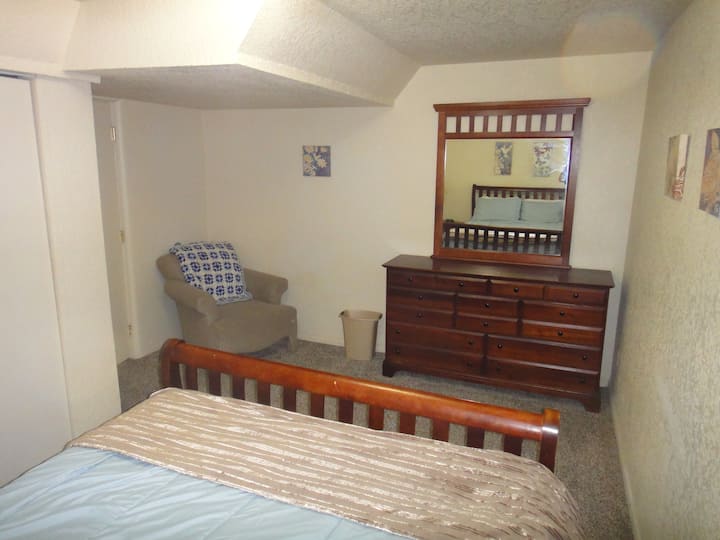 غرفة نوم كبيرة (إطلالة مختلفة)