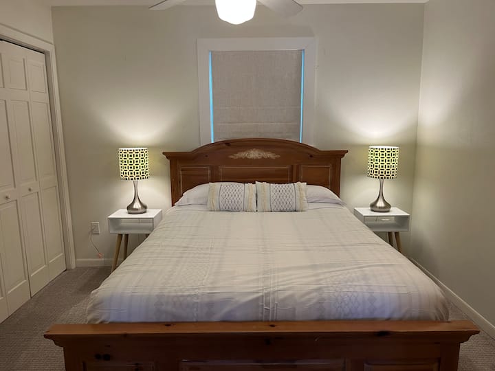 วิวห้องนอนส่วนตัวชั้น 2 เตียงควีนไซส์