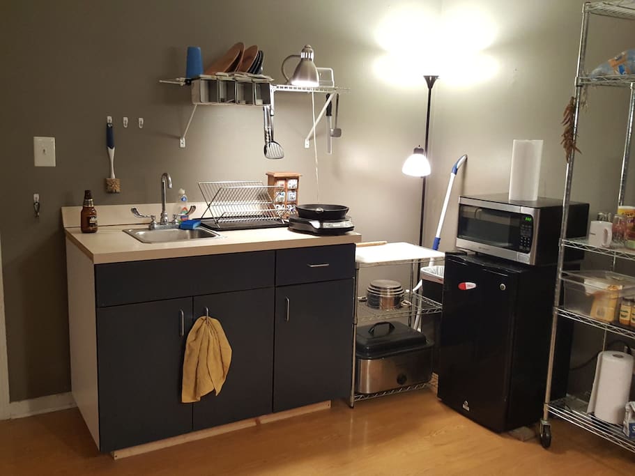 Kitchenette included convection burner, microwave, small fridge, and Hamilton Beach oven.