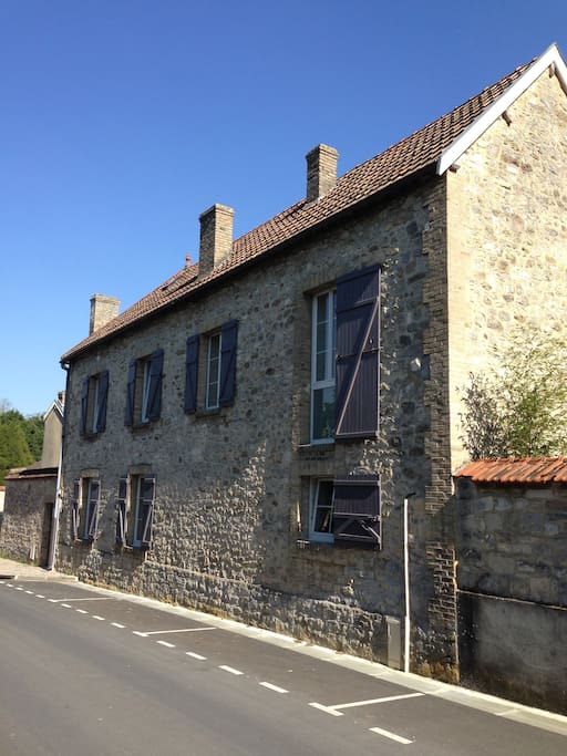 Côté rue.