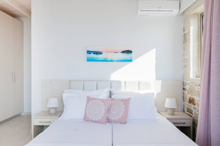 Poolside Villa with Spectacular Ocean Views gallery image 4