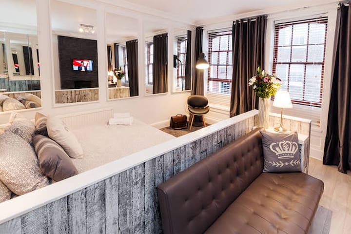 4 WEEKS ONLY £1,395      FRI-2 - Large Studio