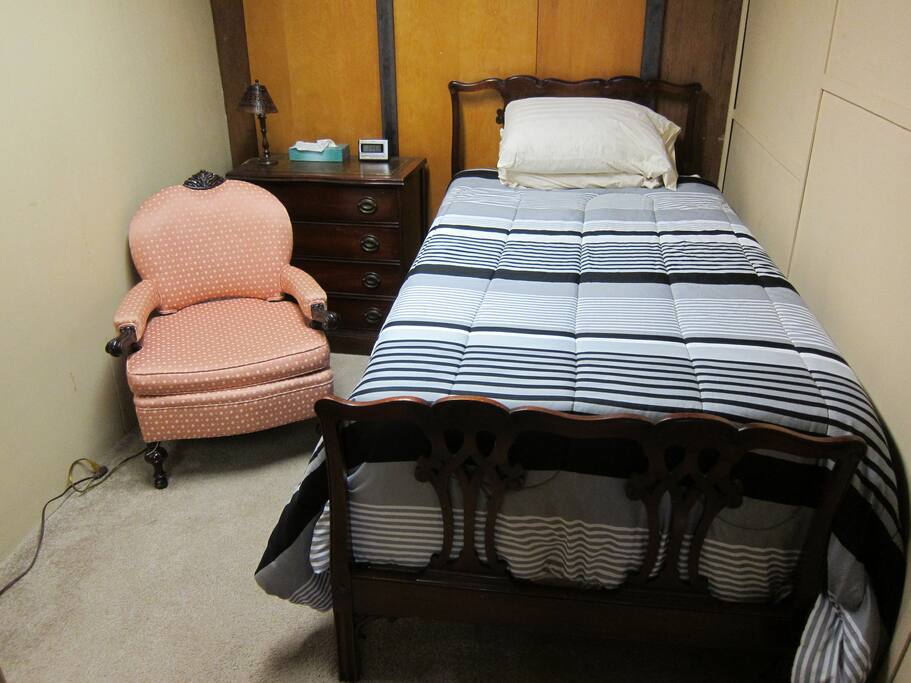 twin bedroom