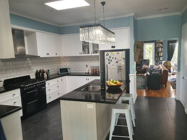 Mount Martha, Water Slide, Pool & Beach! gallery image 3