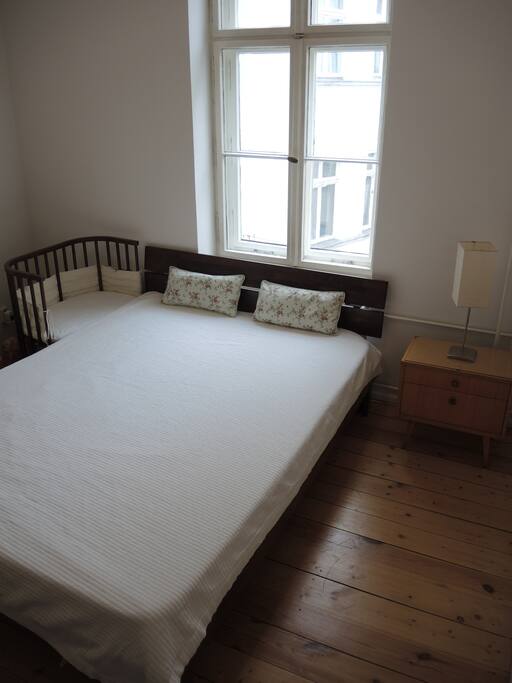 bed for two and a child if needed (babybay)
