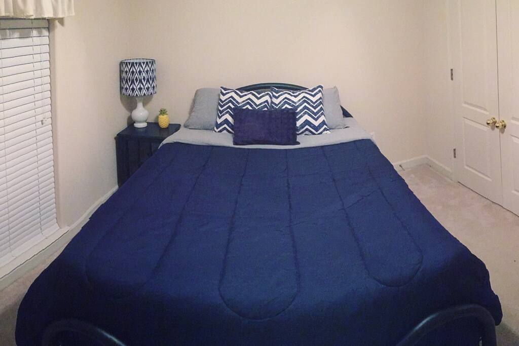 Comfy, queen-size bed with super soft sheets!