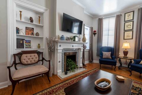 Yet, Another Charming Apartment 2b