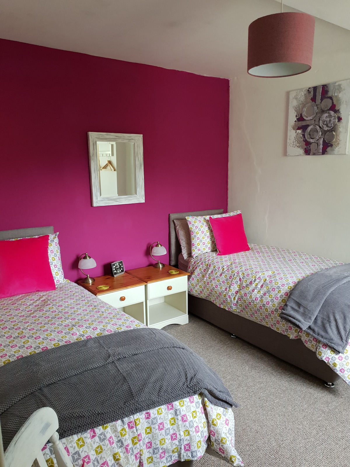 ห้องนอนที่สอง - ซึ่งอาจเป็นเตียงคู่ก็ได้ 