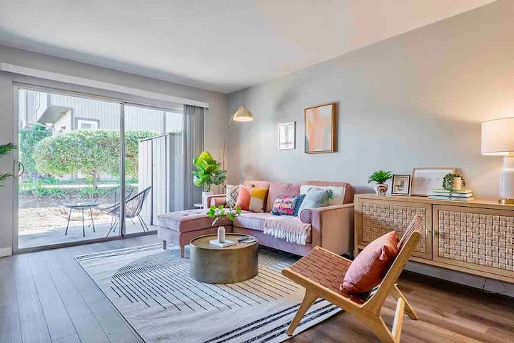*King Bed* Adorable 2bd 2ba Condo, Very Central - San Diego, CA