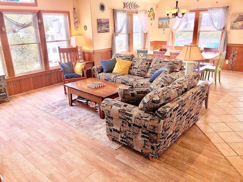 Top performing Airbnb: Great House & Location-Kids-Pets-2 Blocks to Beach in Nags Head