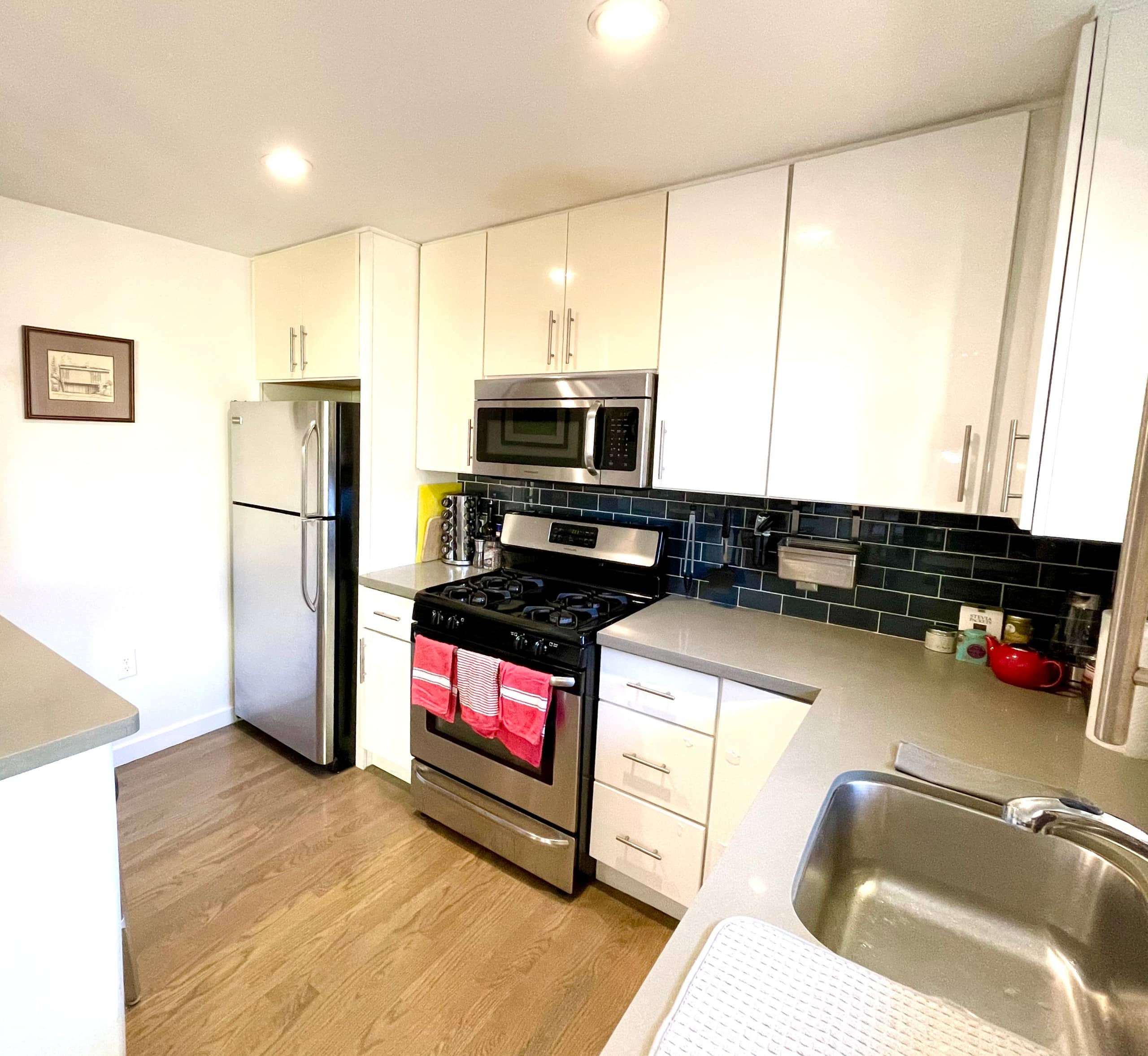 Condo in San Francisco · ★4.8 · 2 bedrooms · 2 beds · 1 bath - Image 16