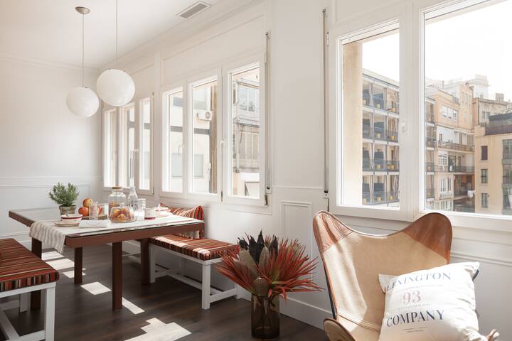 Grandeluxe Apartment by Coliseum EnjoyBCN Apts gallery image 3