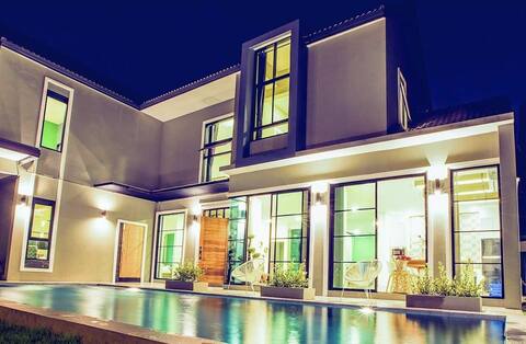 SummerTime清迈 Twins modern style pool villa现代风泳池别墅
