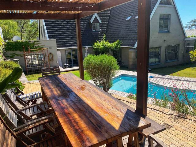 Modern Newlands family home gallery image 5