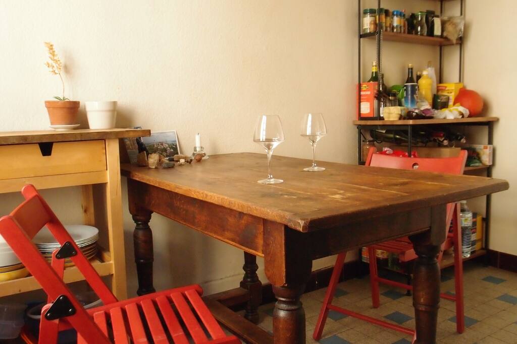 Une cuisine conviviale, bien équipée.