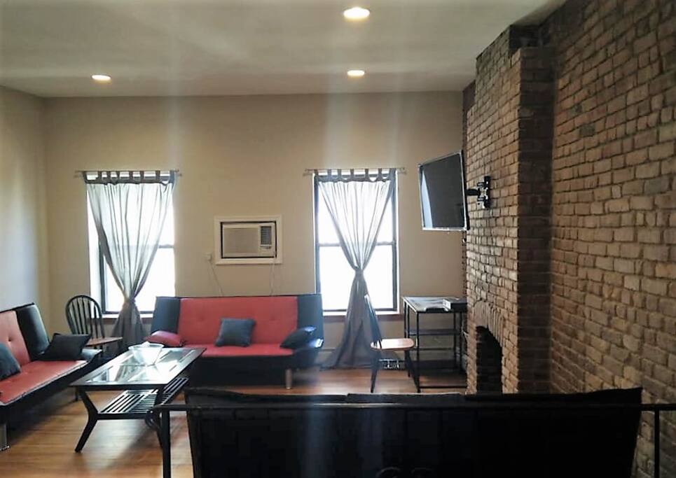 Relax in the light-filled living room: there are three leather couches that can be used as additions sleeping spaces (fire place is decorative)