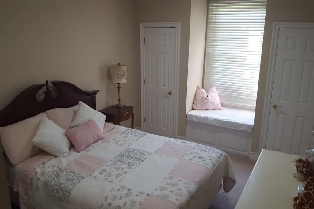 Petunia Room