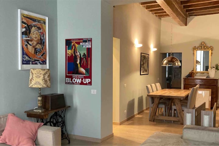 Classy 2-Bedroom Apt in Core Centre