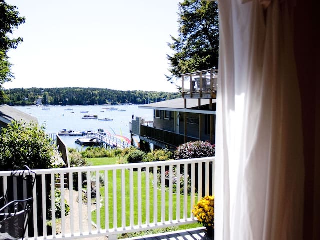 Topsail Deck Cottage by the Sea