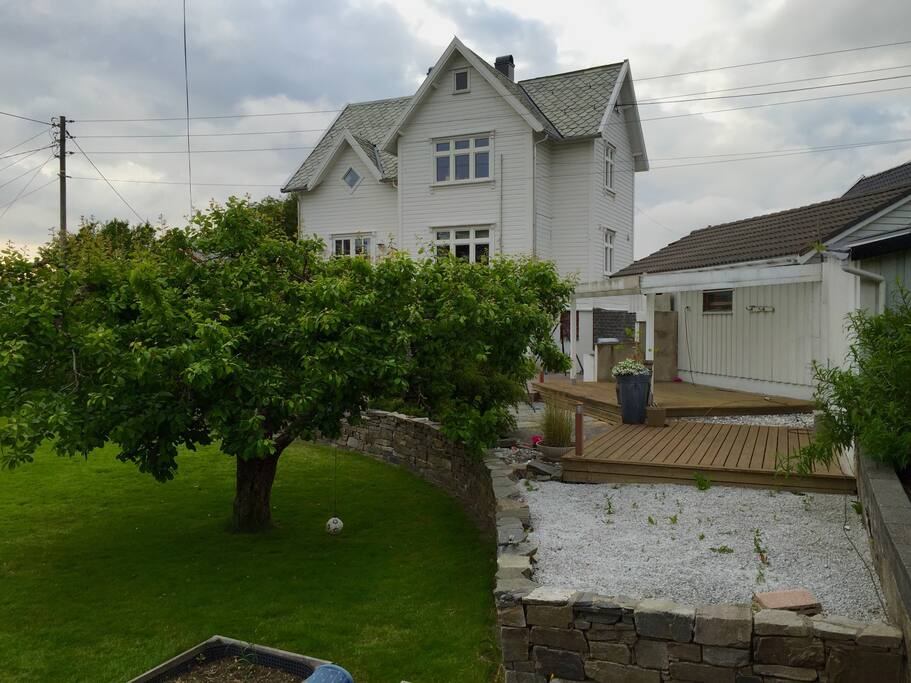 Nice garden shared with host.