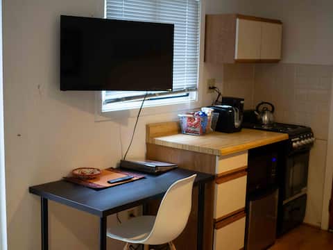 Successful Airbnb property: Cozy Berkeley Cottage with Quiet Patio in Berkeley