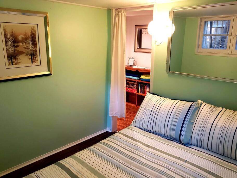 Owl Room: Get away from it all and cozy into our queen-sized bed with a good book. Perfect for couples and starfish-ers alike!
