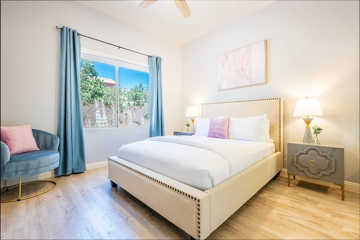 Chambre n °2. Lit queen size, télévision (Netflix, Hulu, Disney+).