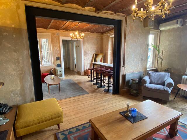 Biggest of town! 9-BR 5BA up to 22 ppl at Istiklal