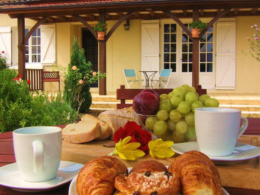 Le Pouget - front terrace