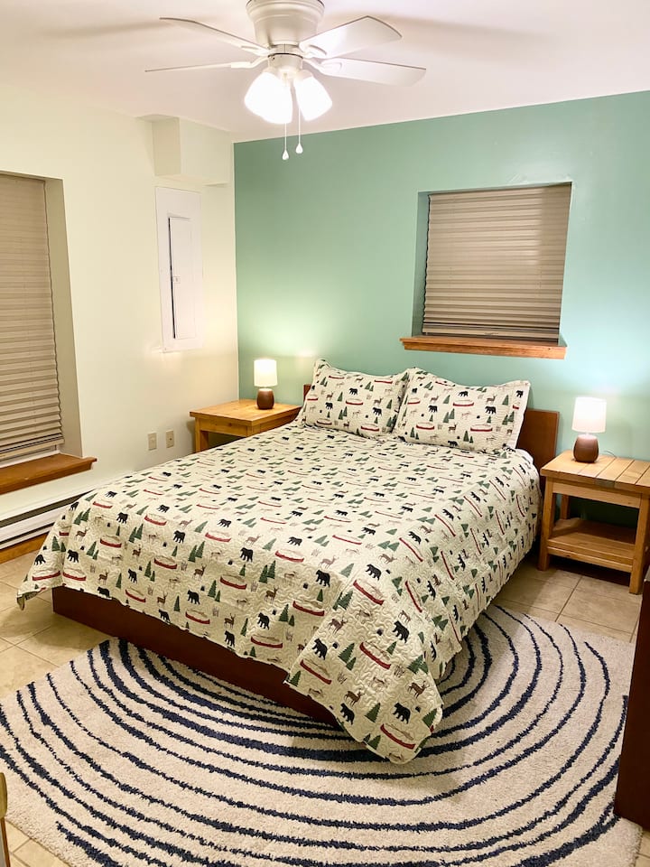 Niska spavaća soba s 1 bračnim krevetom (160x200) 