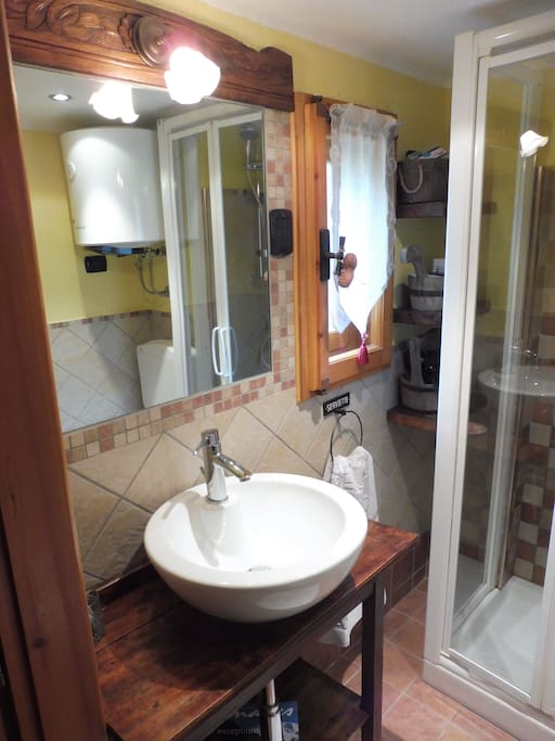 bagno con doccia (1°piano)