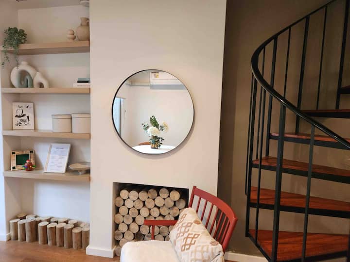 7 mins walk to Darling Harbour, ICC, Terrace House