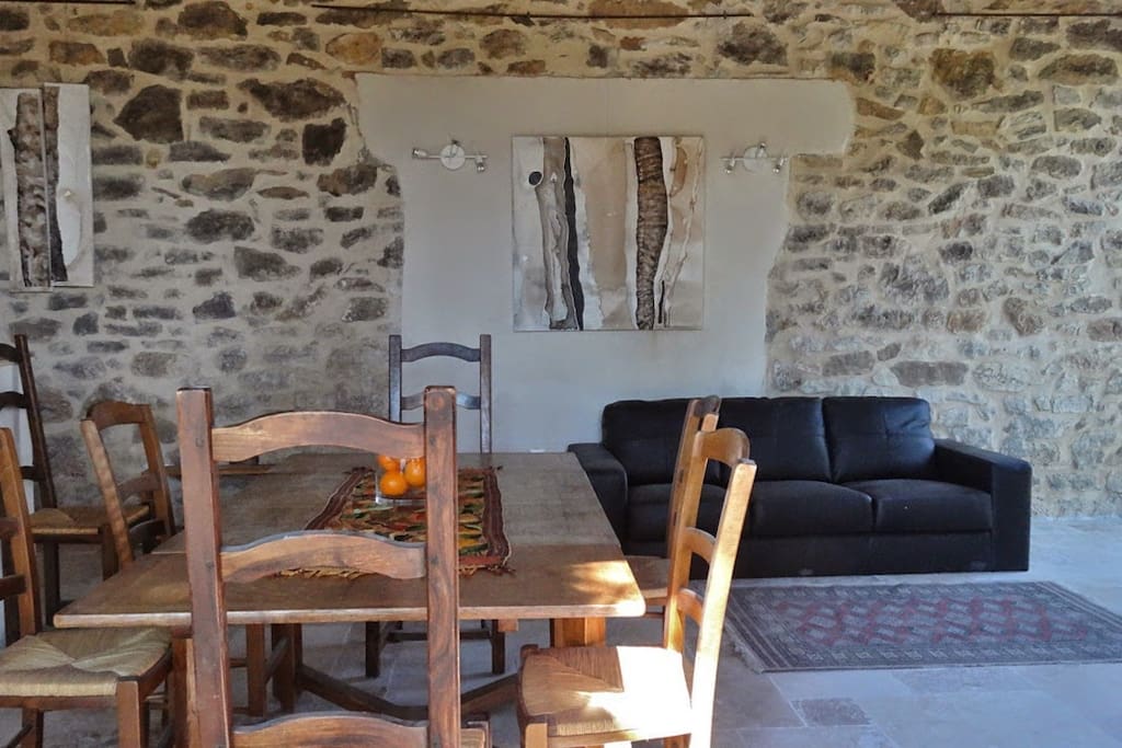 Living and dining room / Salon et salle à manger
