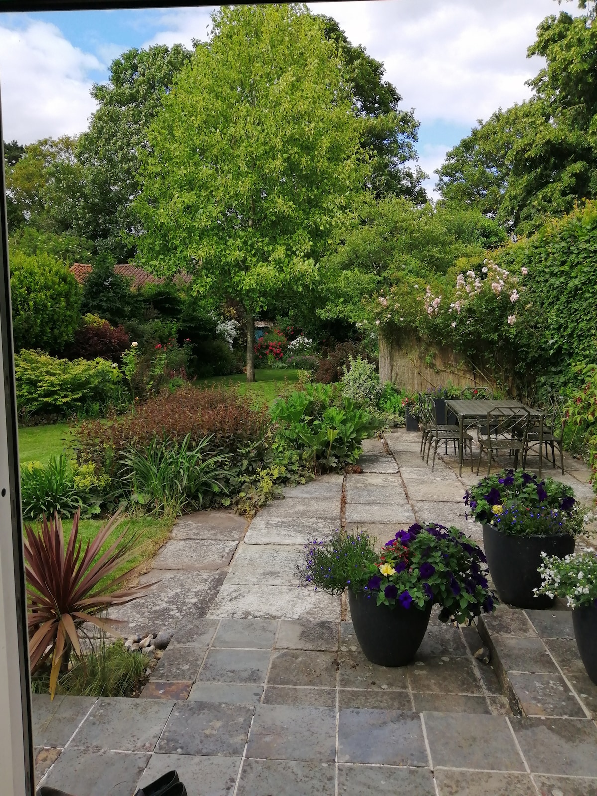 Double Room In Quiet Street
