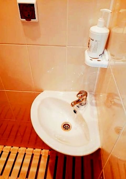 Раковина в душевой