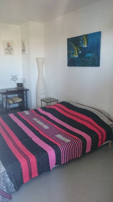 chambre spatieuse lit 160