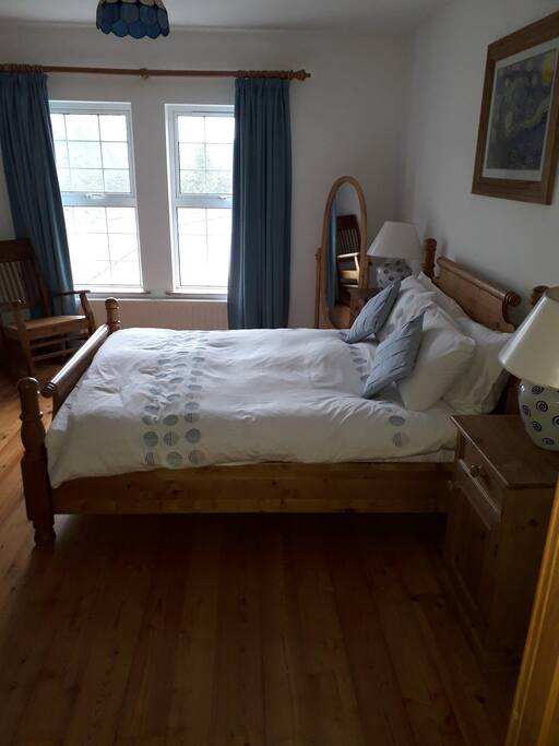 King size bed