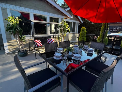 Departure Bay ferry. Entire house with large Deck.