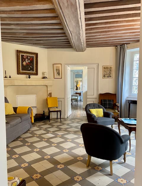 Annonce Airbnb populaire: Garden Apartment, Heart of Caen, Private Parking à Caen