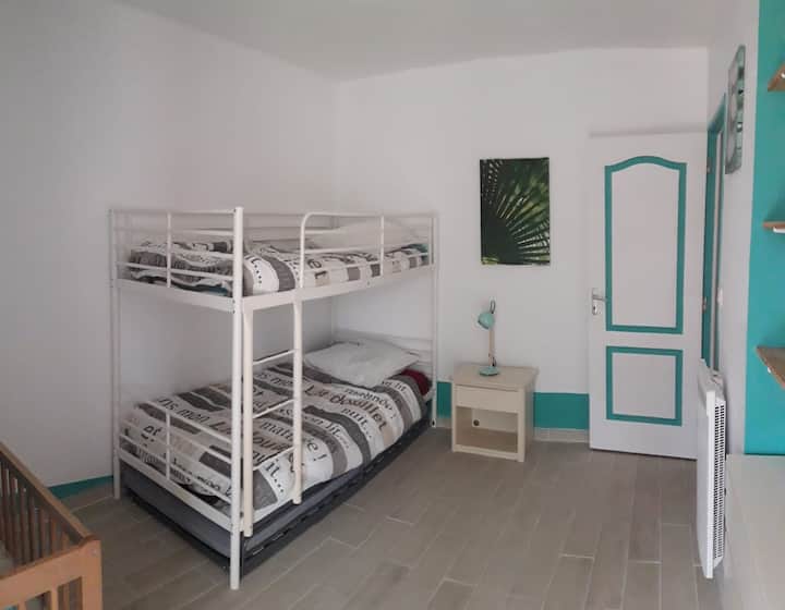 Pamje nga veranda e dhomës së vogël të gjumit