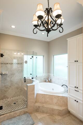 Enjoy the Scenery from Palatial Estate House gallery image 5