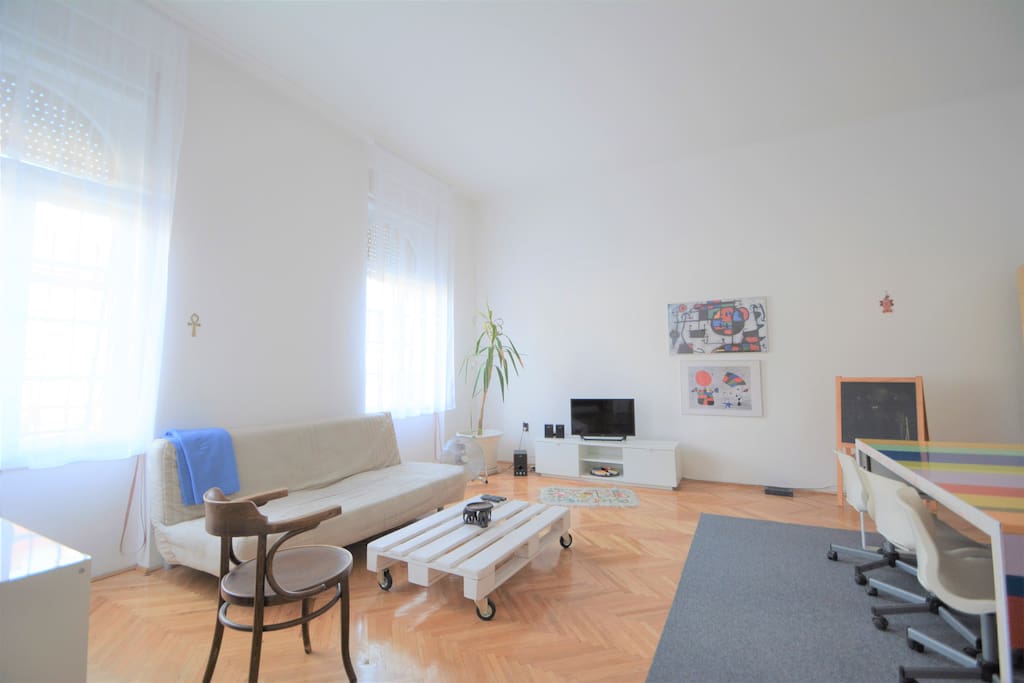 Sittingroom from another view
