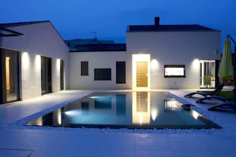 Villa Rainbow with private pool (valbandon/fažana)