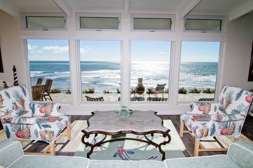 Large Windows Widen the View to the Vast Ocean