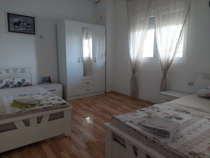 غرفة النوم 2