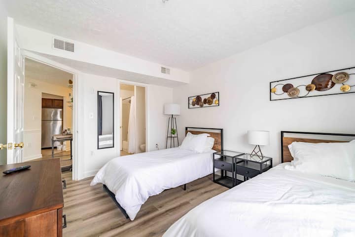 Newly Renovated, Cozy, Centrally Located 2BR/2BA