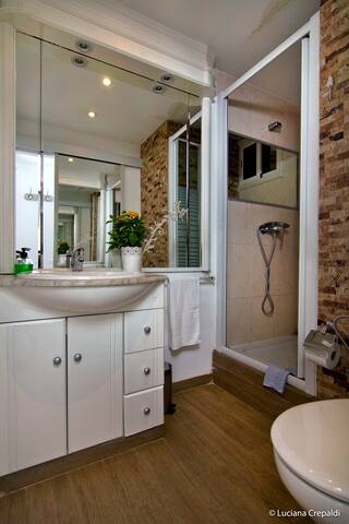 Big Apartment with Terrace! 5 Rooms. gallery image 2